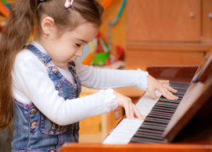 Tại sao piano nên là nhạc cụ đầu tiên cho trẻ?