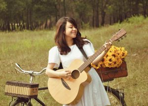 Học đàn guitar online tại Việt Thương Music học phí bao nhiêu?