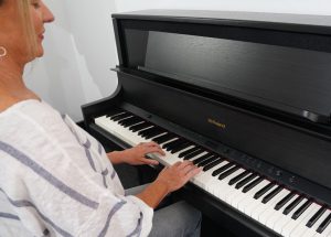 Học chơi piano trực tuyến – Hướng dẫn của Piano Roland